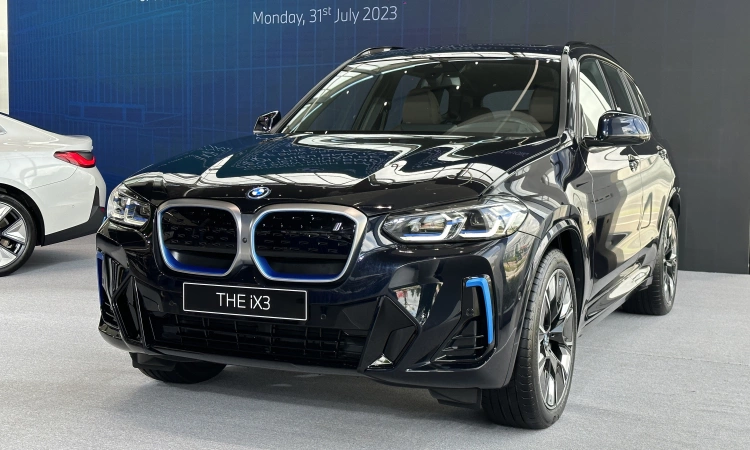 BMW iX3