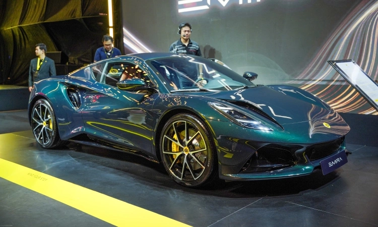 Lotus Emira