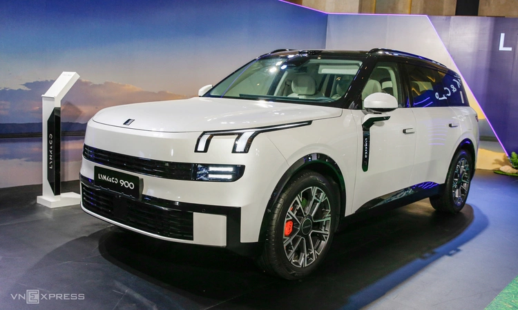 Lynk & Co 900